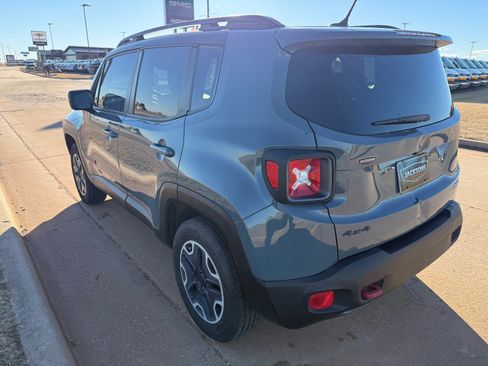 Used 2016 Jeep Renegade Trailhawk w/ Premium Trailhawk Package image 5