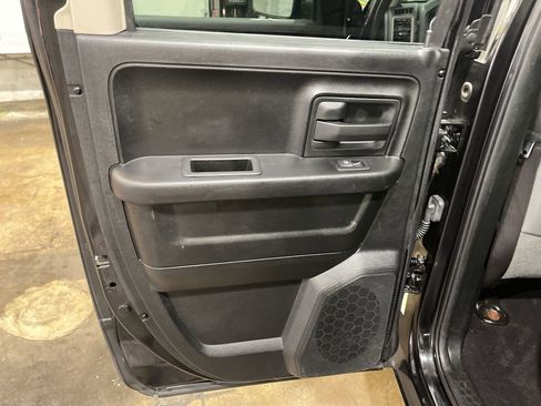 Used 2017 RAM 1500 Express AWD/4WD image 10