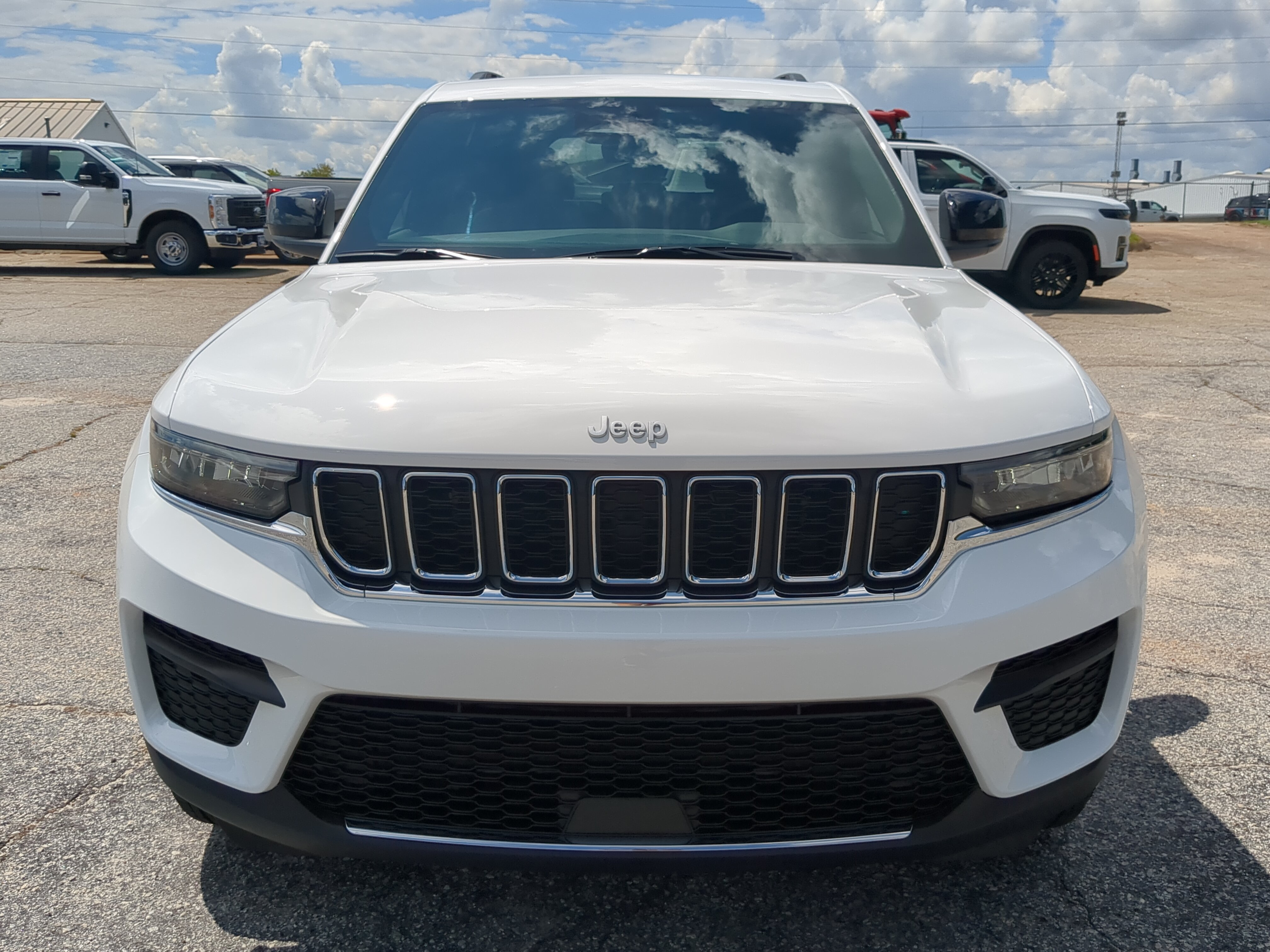 New 2026 Jeep Grand Cherokee Laredo RWD image 7