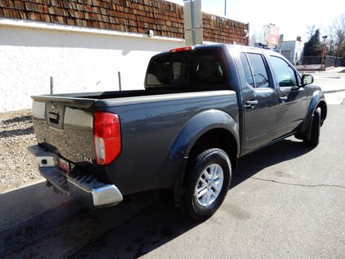Used 2015 Nissan Frontier SV image 5