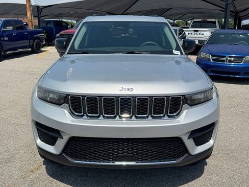 Certified 2023 Jeep Grand Cherokee Laredo w/ Luxury Tech Group I AWD/4WD image 2