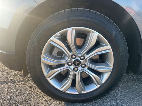 Used 2024 Ford Edge Titanium image 8
