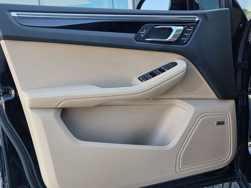 Used 2024 Porsche Macan image 23