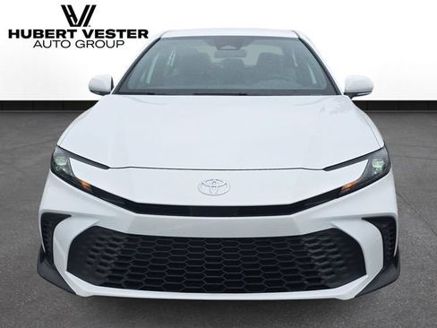 Used 2026 Toyota Camry SE FWD image 3