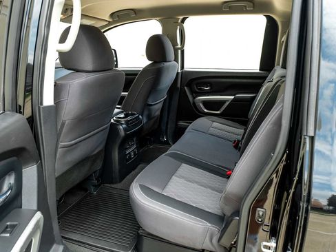 Used 2022 Nissan Titan SV w/ SV Convenience Package RWD image 37