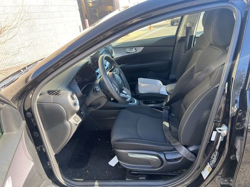 Used 2024 Kia Forte LXS image 10