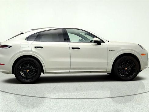 Used 2025 Porsche Cayenne E-Hybrid Coupe AWD/4WD image 4