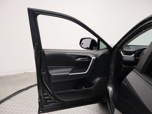 Used 2025 Toyota RAV4 XLE w/ Convenience Package FWD image 16