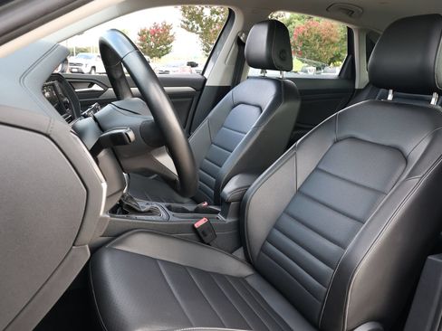 Used 2024 Volkswagen Jetta SE FWD image 29