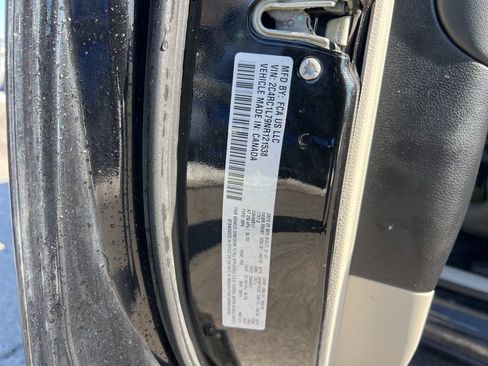 Used 2022 Chrysler Pacifica Touring-L w/ Uconnect Theater Family Group FWD image 34
