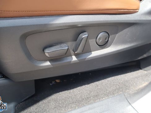 Used 2025 Nissan Pathfinder Platinum FWD image 13