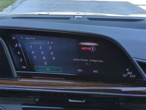 Used 2024 Cadillac Escalade Premium Luxury image 18