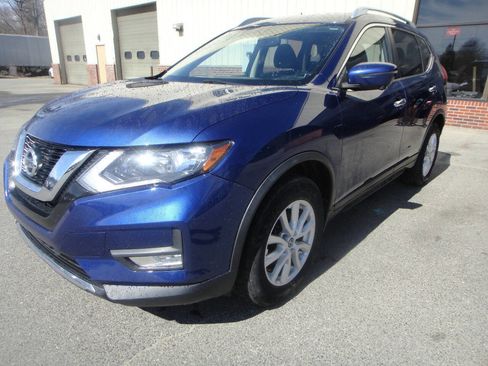 Used 2017 Nissan Rogue SV w/ SV Premium Package AWD/4WD image 1