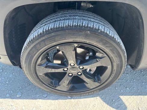 Used 2023 Jeep Grand Cherokee Altitude AWD/4WD image 26
