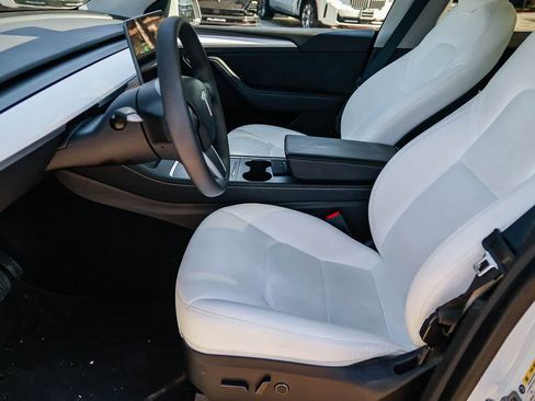 Used 2023 Tesla Model Y Long Range image 19