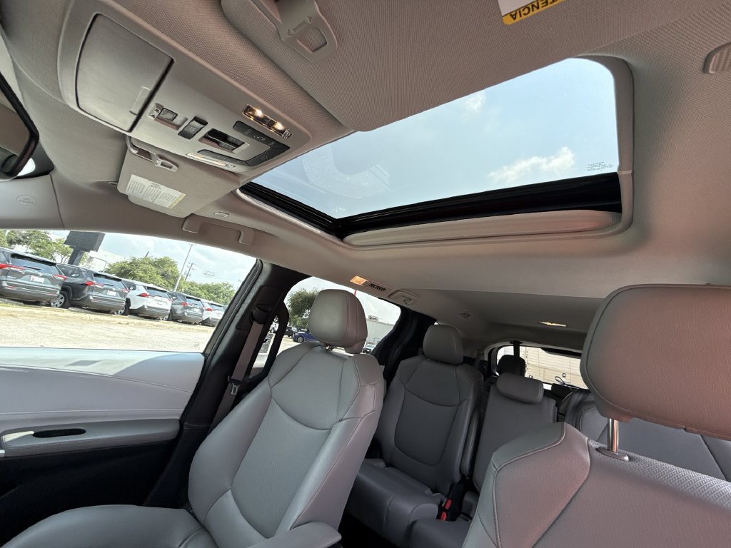 Certified 2025 Toyota Sienna XLE FWD image 16
