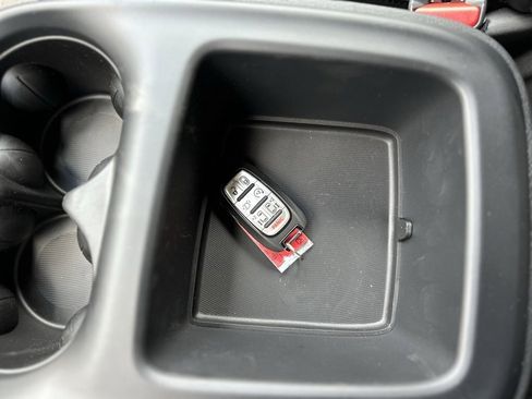 New 2025 Chrysler Pacifica Select image 31