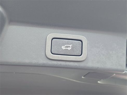 Used 2022 Jaguar F-PACE S image 28