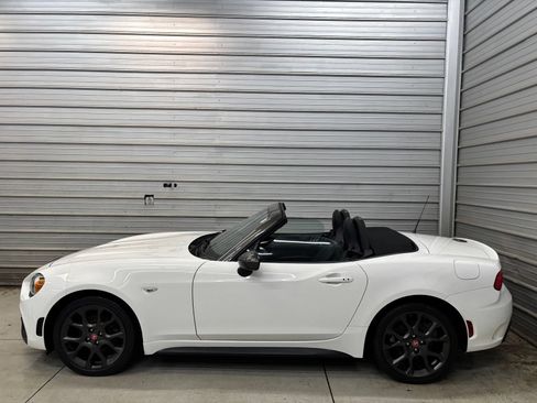 Used 2017 FIAT 124 Spider Abarth RWD image 10