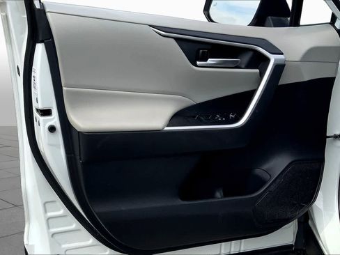 Used 2021 Toyota RAV4 XLE FWD image 22