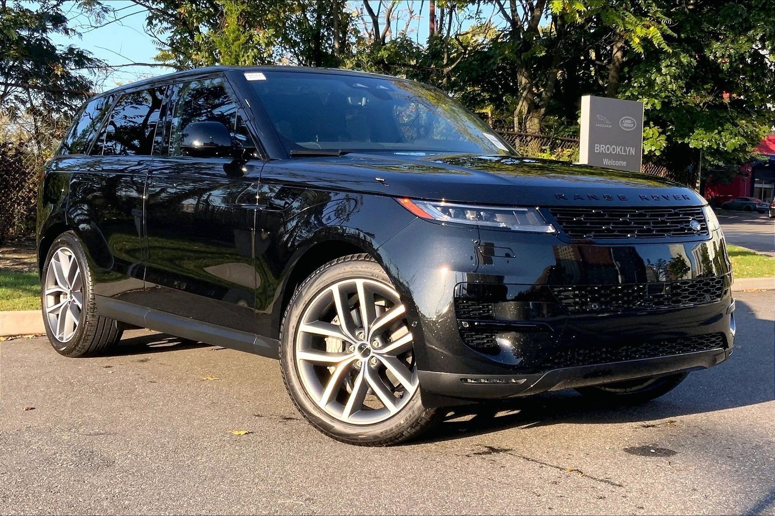 New 2027 Land Rover Range Rover Sport SE AWD/4WD image 2