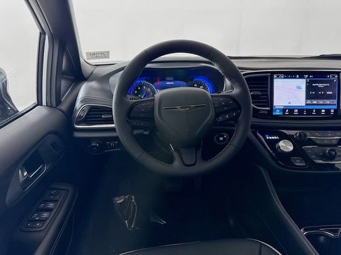 New 2026 Chrysler Pacifica Limited FWD image 21
