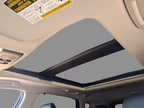 Used 2025 Nissan Rogue SV w/ SV Premium Package image 21