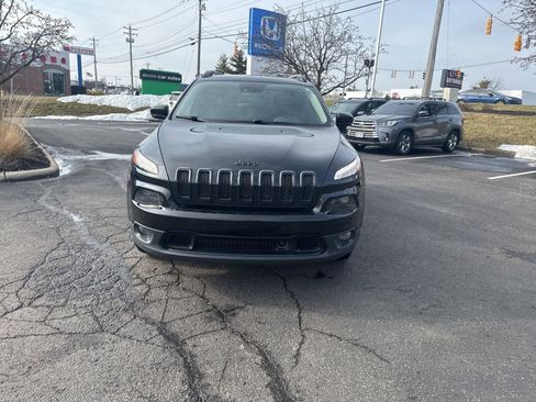 Used 2018 Jeep Cherokee Limited w/ Technology Group image 3