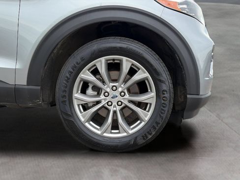 Used 2023 Ford Explorer XLT w/ Equipment Group 202A AWD/4WD image 28