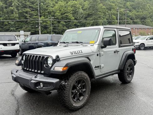 Used 2022 Jeep Wrangler Sport AWD/4WD image 2