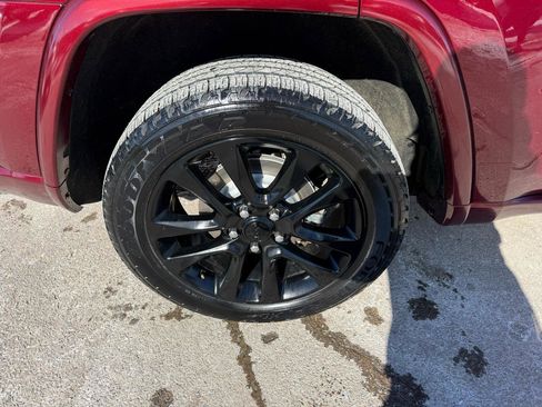 Used 2017 Jeep Grand Cherokee Altitude image 11