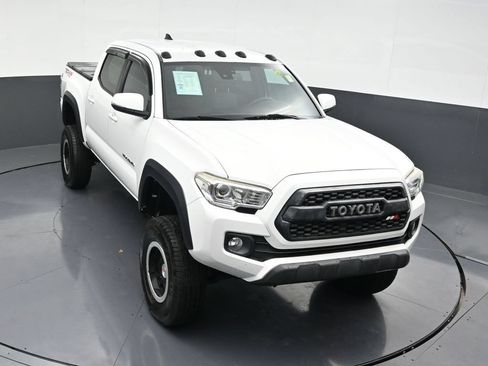 Used 2020 Toyota Tacoma TRD Off-Road AWD/4WD image 22