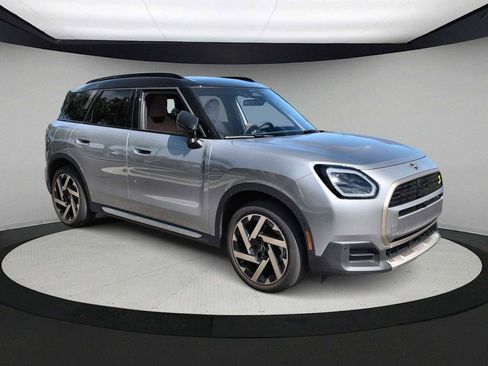 Used 2025 MINI Cooper Countryman SE image 2