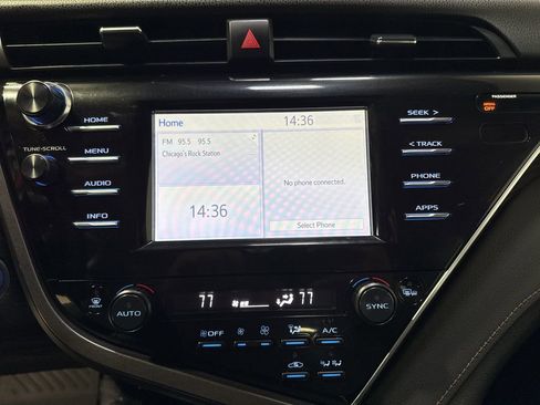 Used 2018 Toyota Camry XLE image 15