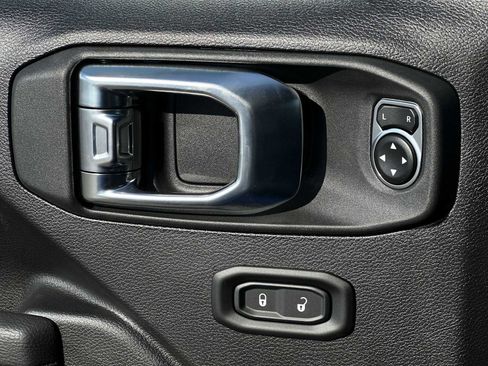 New 2025 Jeep Gladiator Sport image 15