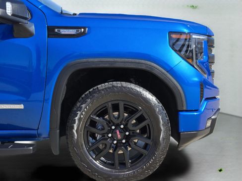 Used 2024 GMC Sierra 1500 Elevation w/ Elevation Premium Package image 9