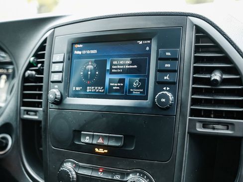 Used 2022 Mercedes-Benz Metris image 11