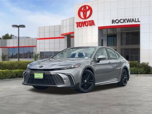 Used 2025 Toyota Camry SE image 1