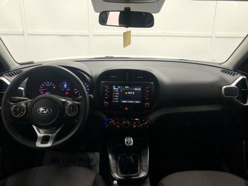 Used 2020 Kia Soul LX image 14