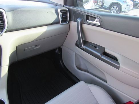 Used 2020 Kia Sportage LX w/ LX Popular Package image 15