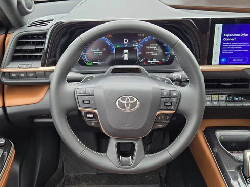 Used 2025 Toyota Crown Signia w/ Advanced Technology Package AWD/4WD image 19