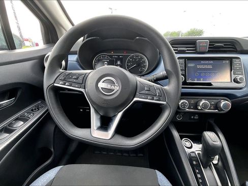 Used 2025 Nissan Versa SV FWD image 5