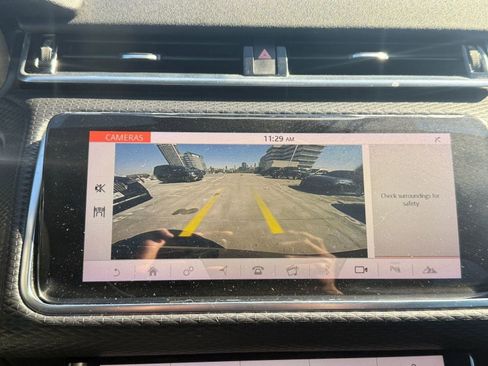 Used 2018 Land Rover Range Rover Velar R-Dynamic SE image 26