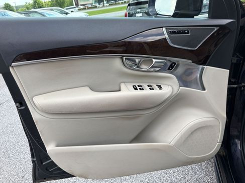 Used 2017 Volvo XC90 T6 Momentum w/ Vision Package AWD/4WD image 25
