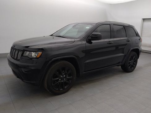 Used 2019 Jeep Grand Cherokee Altitude image 2