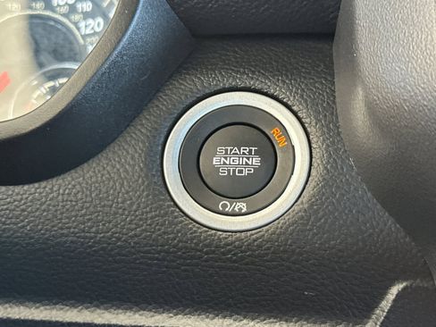 Used 2025 RAM 1500 Laramie image 34