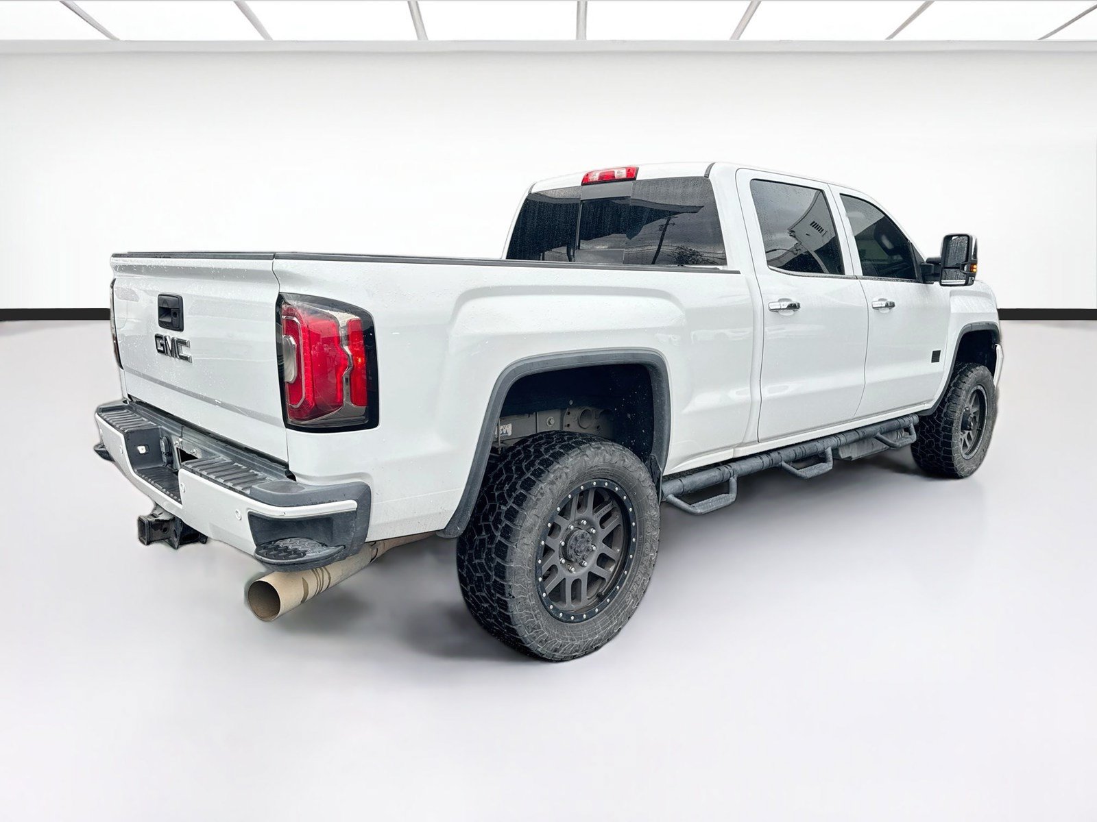 Used 2017 GMC Sierra 2500 Denali w/ Duramax Plus Package AWD/4WD image 4