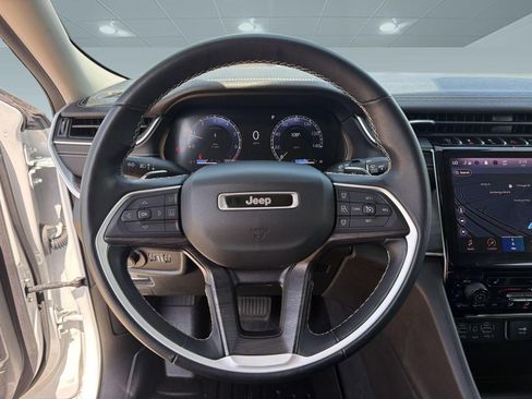 Certified 2022 Jeep Grand Cherokee L Limited AWD/4WD image 11