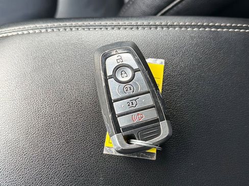 Used 2024 Ford Edge Titanium image 28