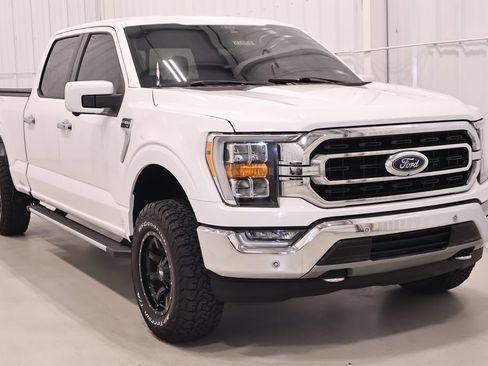 Certified 2021 Ford F150 XLT w/ Equipment Group 302A High AWD/4WD image 4